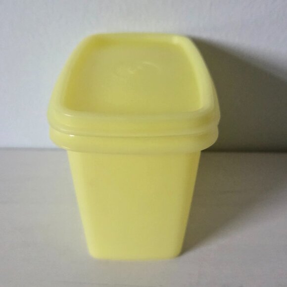 Vintage Tupperware Rectangle Yellow Storage Container 1243-3 With Lid 1244-6 - Picture 4 of 6